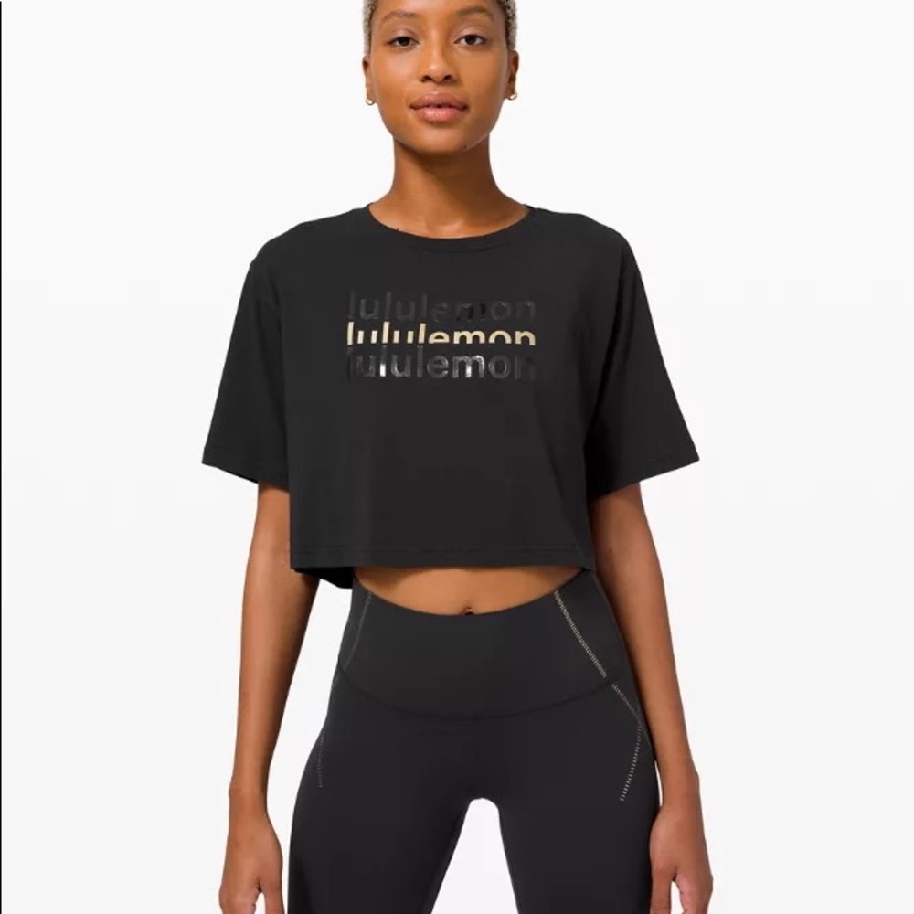Lululemon Cortes Crop Tee *Logo - Black/Gold